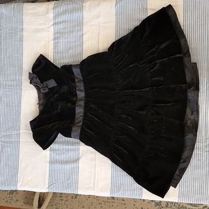 H&M size 7-8y black velvet dress